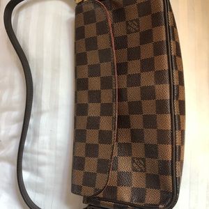- Authentic Louis Vuitton purse